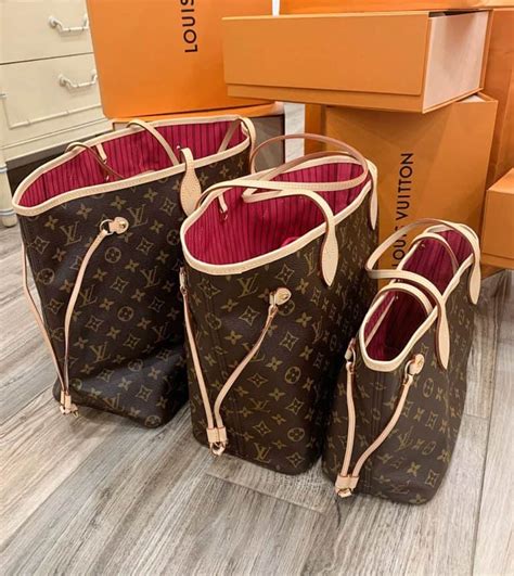 louis vuitton neverfull size.